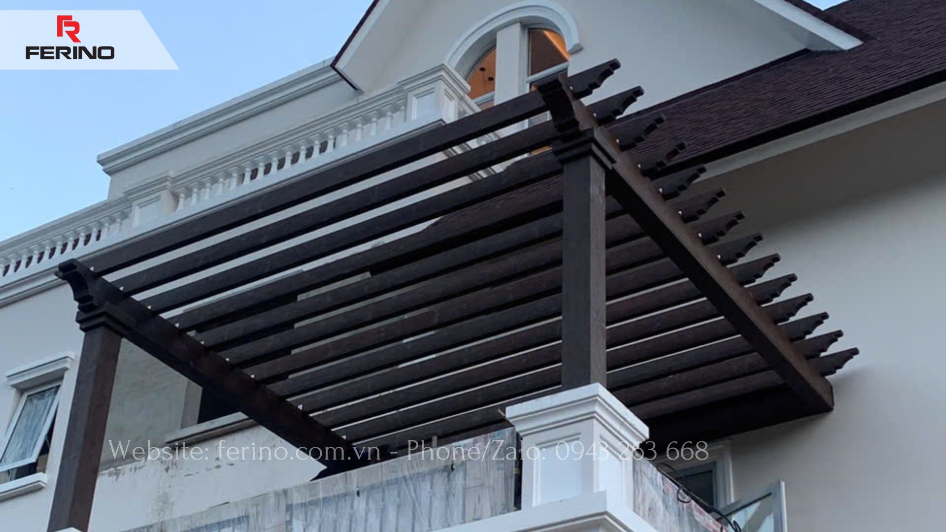 Hình tham khảo lớp thanh mái pergola gỗ tạo bóng đổ trên khu vực nghỉ ngoài trời.