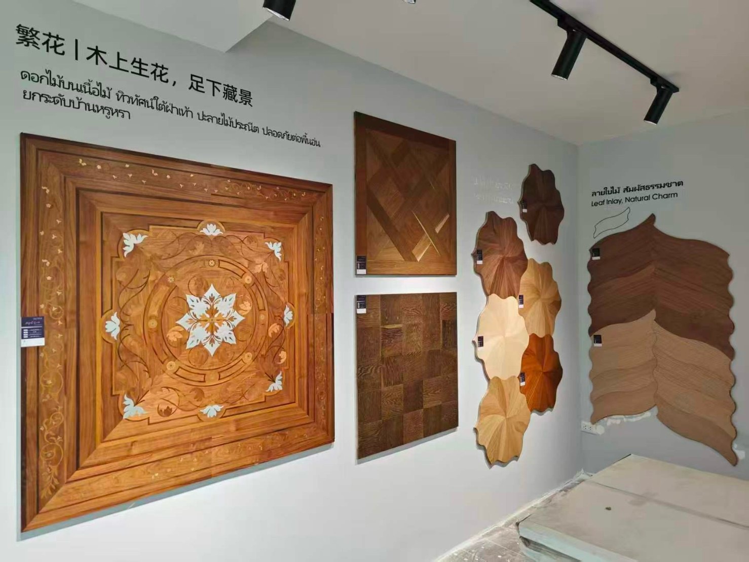 bang trung bay parquet khung hoa van go